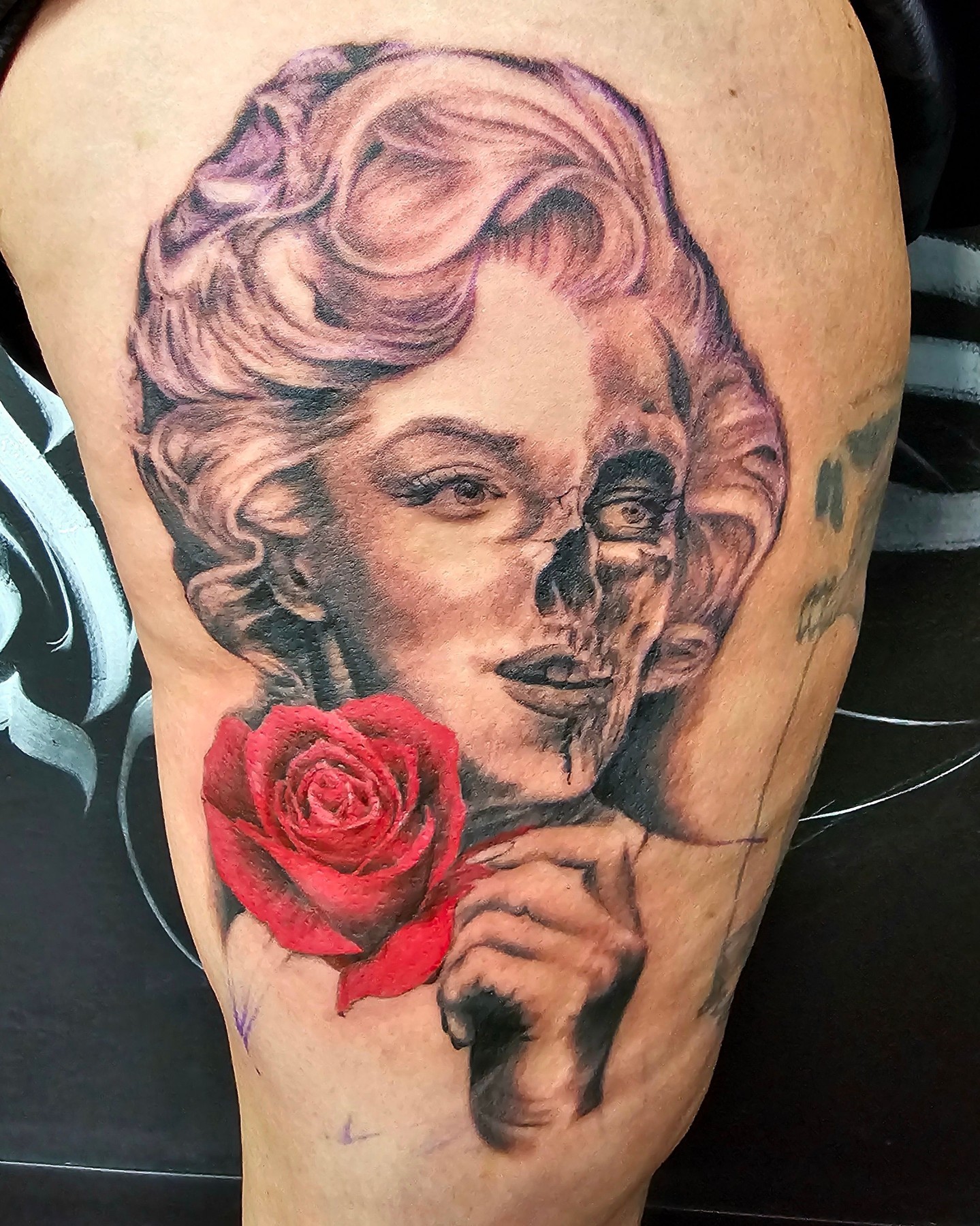 Classic beauty, reimagined. This take on a timeless Marilyn Monroe portrait was done by Justin
@Jukzta
 #CUtattoo #blackandgrey #MarilynMonroe #ChampaignTattoo #Chambana#NightfallGallery #ChambanaInk #Jukzta #darkart #UofI #ChampaignUrbana #CUtattoo #recoveryAftercare #portraitTattoo #monroe #blackandgraytattoo