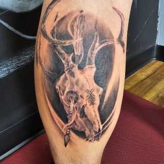 Every tattoo carries a memory. Here's a black and grey commemorative piece done earlier this year by Justin
@Jukzta
#CUtattoo #blackandgrey #ChampaignTattoo #Chambana#NightfallGallery #ChambanaInk #Jukzta #darkart #UofI #ChampaignUrbana #CUtattoo #recoveryAftercare #Skull